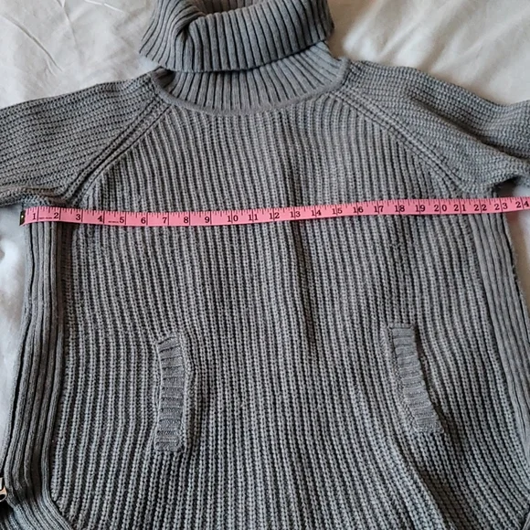 Ribbed Turtleneck Sweater - Picture 8 of 8